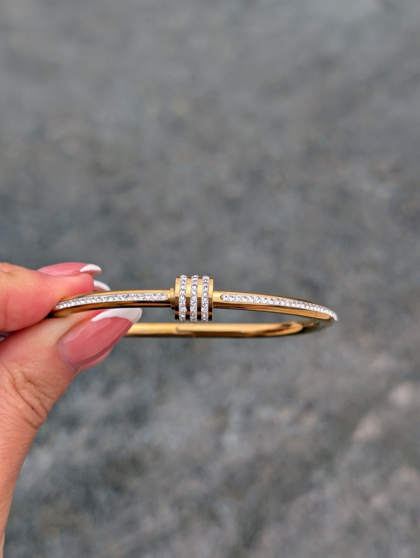 Love me knot Bangle