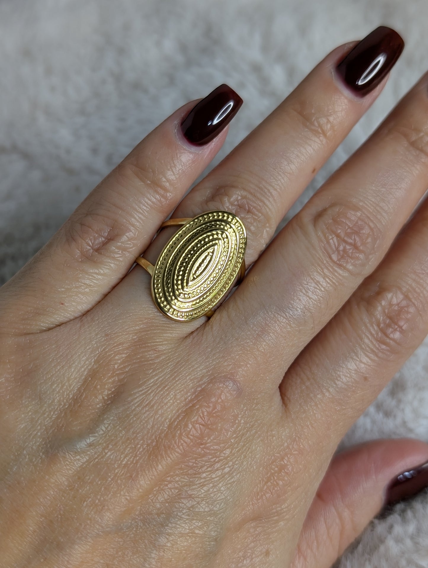 The Sonya Oval Medallion