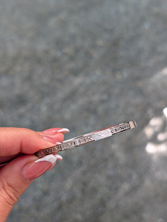 Roman Bangle Silver Small